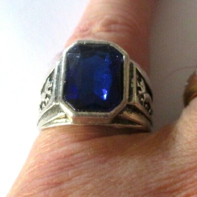 Bague Chevalière Loup - Pierre Bleue Type Saphir (résine) - Taille 63 - Occasion Très Bon état