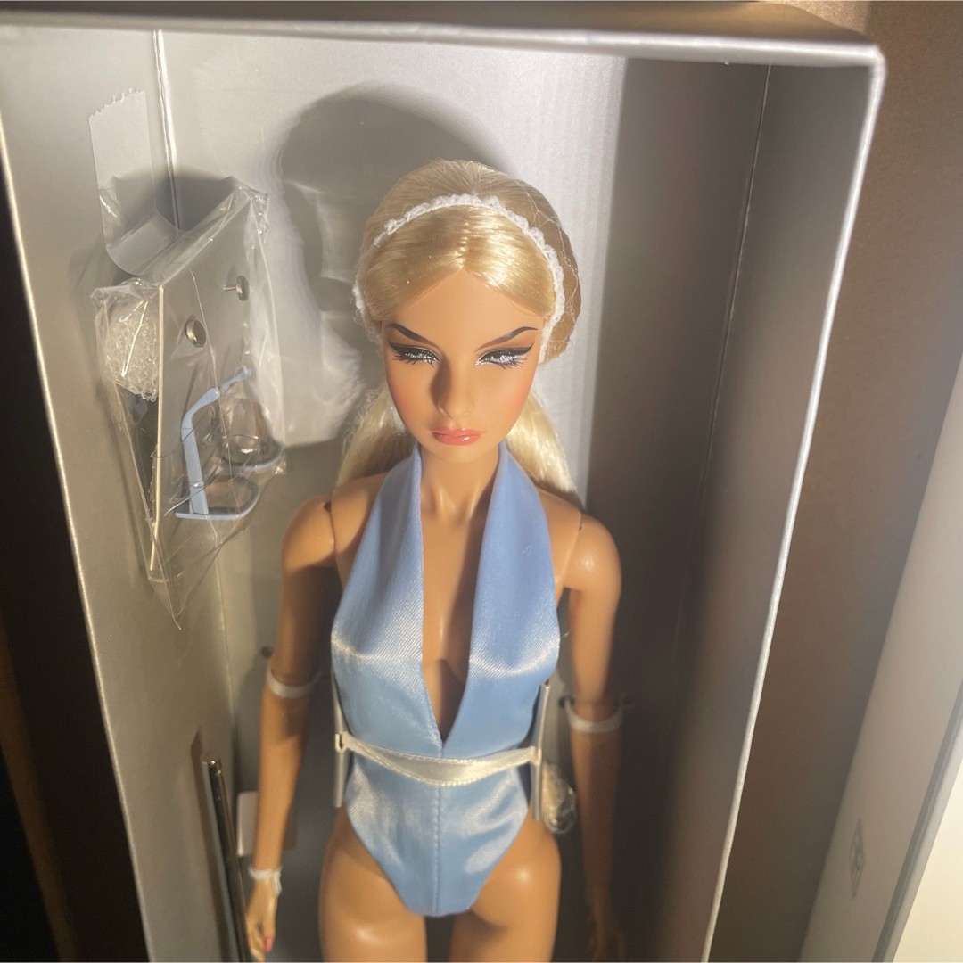 Integrity Toys Fashion Royalty Malibu Sky Baroness Agnes Von