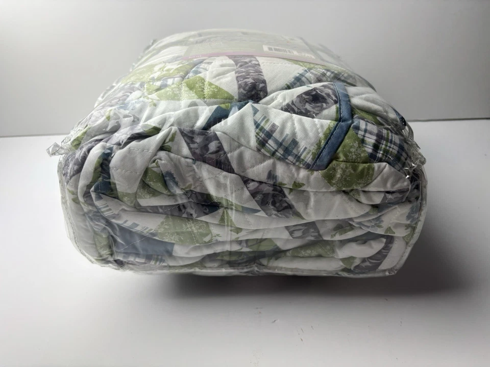 Essential Home 2 Piece King Quilt and One Pillow Sham Country Floral Machine 1A - Image 3 of 4