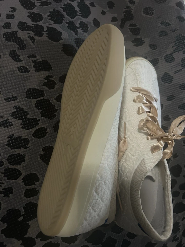 Zapatillas acolchadas Rothy’s con cinta dorada Foto 4 de 4