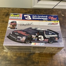 Dale Earnhardt Monte Carlo Mr Goodwrench Serv. Plus 1:24 Revell Monogram Skill 2