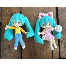 Sega Hatsune Miku Chokonose Mini Figure Set 2pc Cat Outfit Casual Noodle Holder