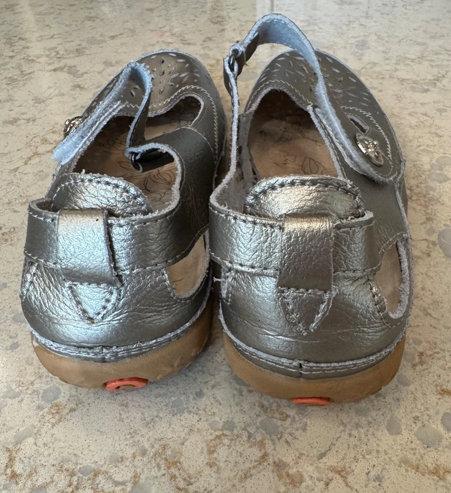 Women's Size 40/ 9.5M Silver Leather Spring Step Mary Janes, Arch Support Flats - Image 4 of 4
