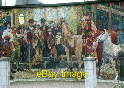 Foto 6x4 Detail Pferdemesse Mosaik Lee Bank Teil des Mosaiks in der c2004