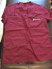 preowned uty apparel xs scrub set maroon top black bottom