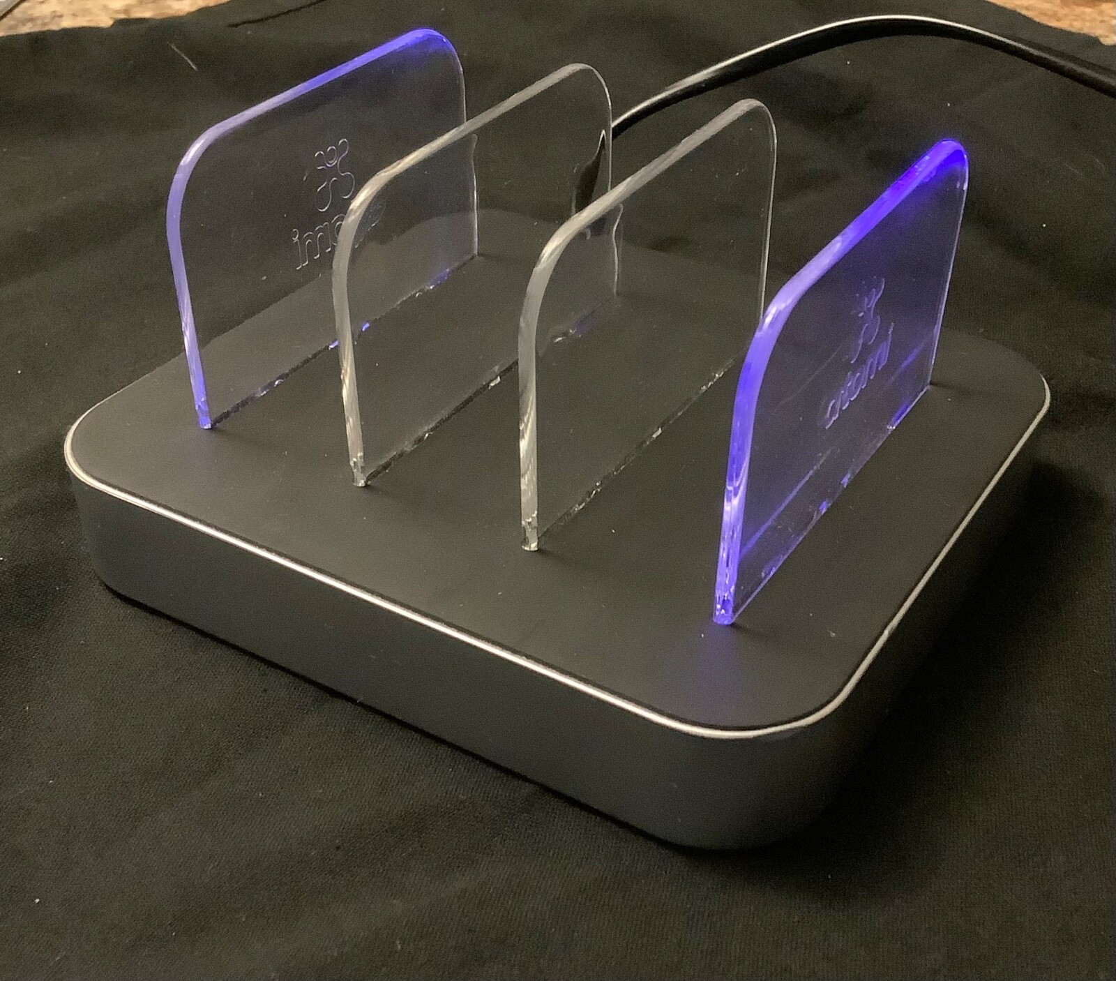 Atomi AT740 3-Port USB Charging Station in Black & Silver - Like New Condition-image