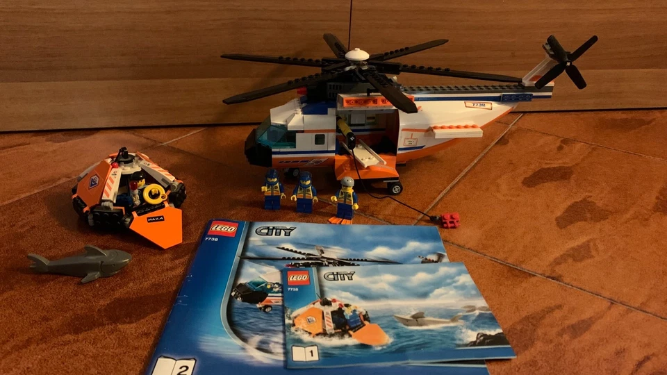LEGO City 7738 Coast Guard Helicopter and Life Raft, foto 1 di 4