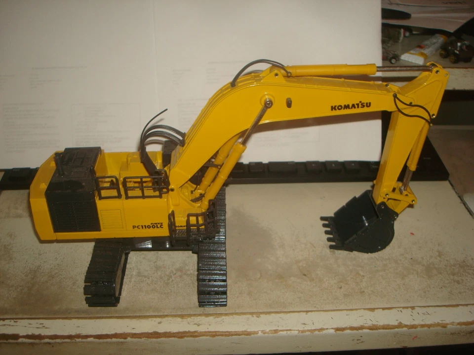 JOAL. KOMATSU. EXCAVADORA PC1100LC. ESCALA 1/50. Foto 4 de 4