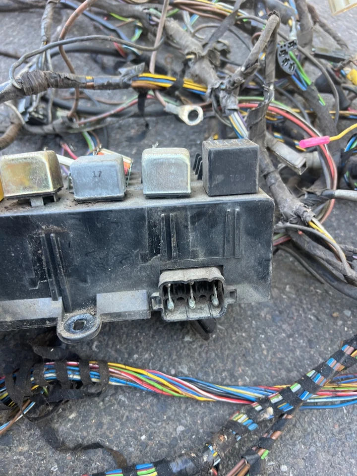 Arnés carrocería bmw e21 320i caja fusibles 1979 Foto 3 de 4