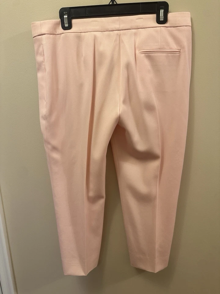 Traje de mujer Alexander McQueen/diseño Sarah Burton Foto 4 de 4