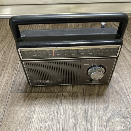 VTG General Electric AM/FM Portable Radio Model 7-2826G Battery/Cord. Works - Picture 15 of 15
