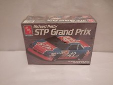 AMT Richard Petty STP Grand Prix 1/25 Model Kit Sealed