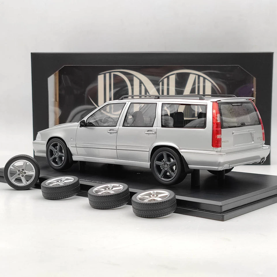 Coche modelo DNA000155 plateado limitado DNA000155 1998 VOLVO V70 R P80 1/18 DNA Collectibles Foto 3 de 4