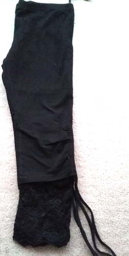 SIZE S / SIZE 8 WOMEN'S BLACK 'CKM' 3/4 LENGTH LEGGINGS WITH LACE BOTTOMS BNWOT