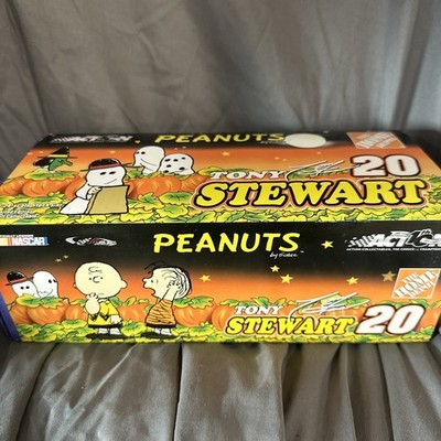 TONY STEWART 20 Home Depot Racing MIB PEANUTS IT''S THE GREAT PUMPKIN Ltd Ed Car