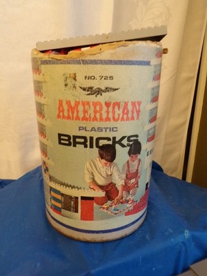 Vintage American Plastic Bricks Building Block Toy Set No. 725 With ??? Pieces