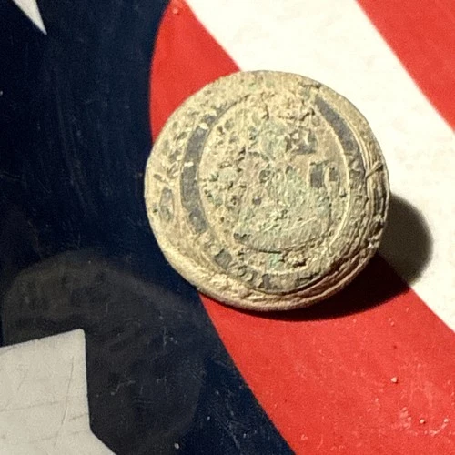 Dug Civil War  💥 🇺🇸 💣Connecticut Coat Button Never Cleaned Gilted