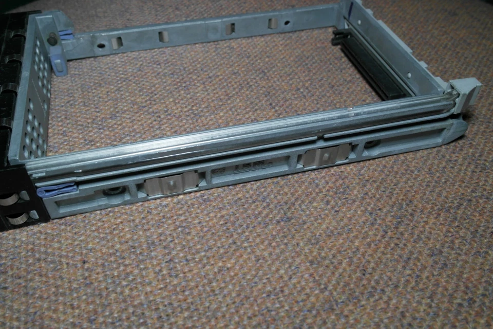 IBM 00N7281 X-Series SCSI Hard Drive Caddy tray 3.5" for HDD - Image 4 of 4