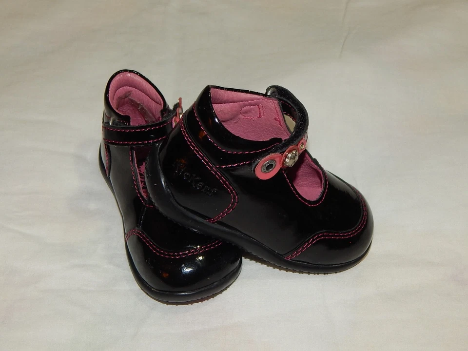 Euc Kickers Baby Girl Size 20 Black Paten Leather Strap Shoes Pink Accents - Image 2 of 4
