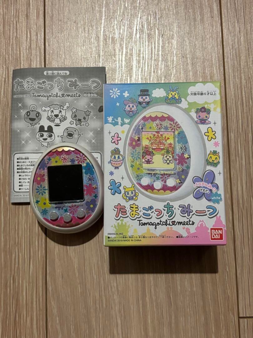 TAMAGOTCHI バーチャルペット ホワイト Bandai Tamagotchi Connection V1 Shiny White Pearl Kisses
