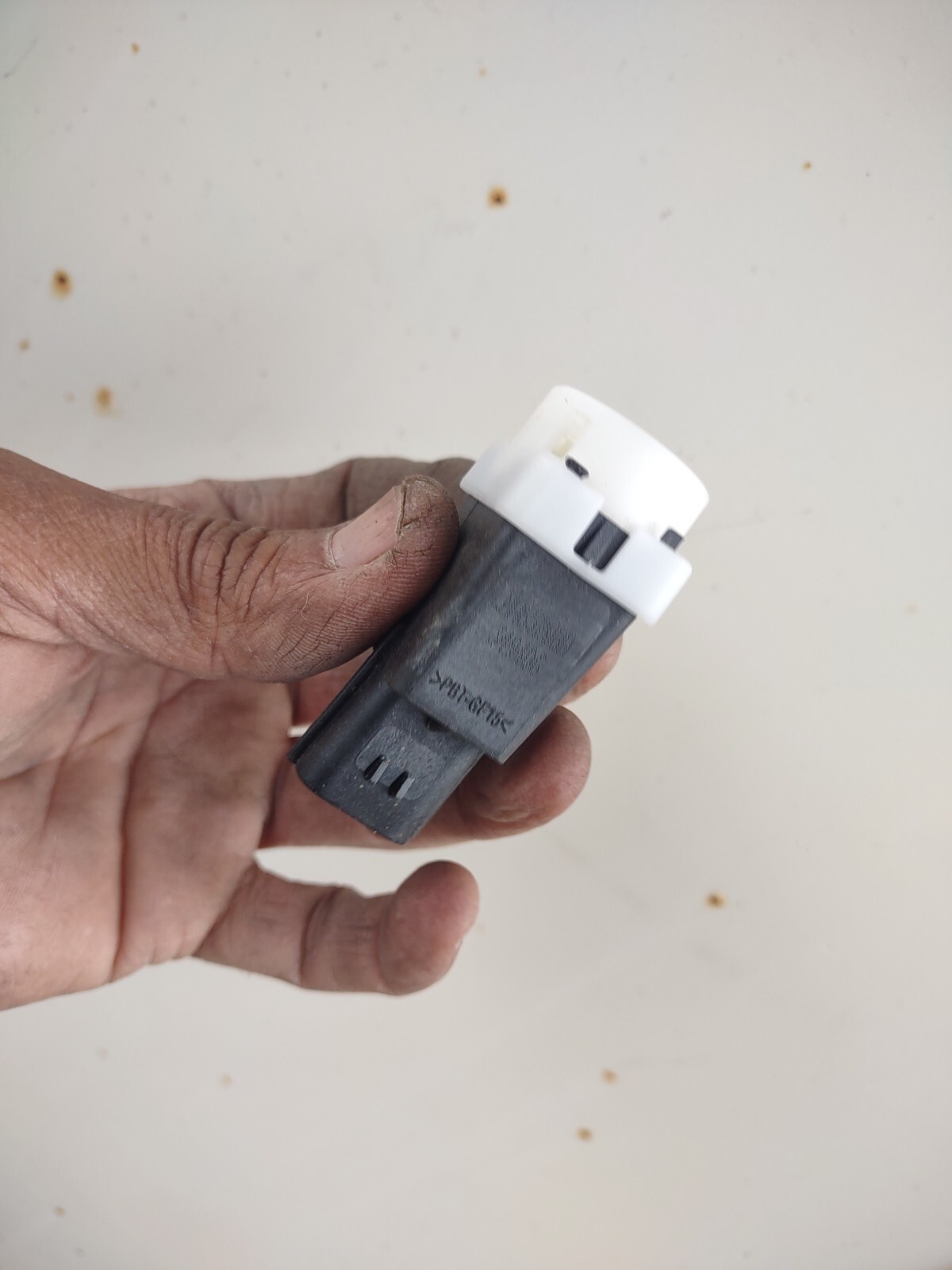 1997 Jaguar XJ6 Vanden Plas Xj12 Inertia Activated Fuel Pump Shutoff