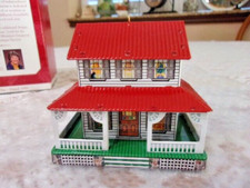 Hallmark Farm House- Metal- 1999- Town and Country Series