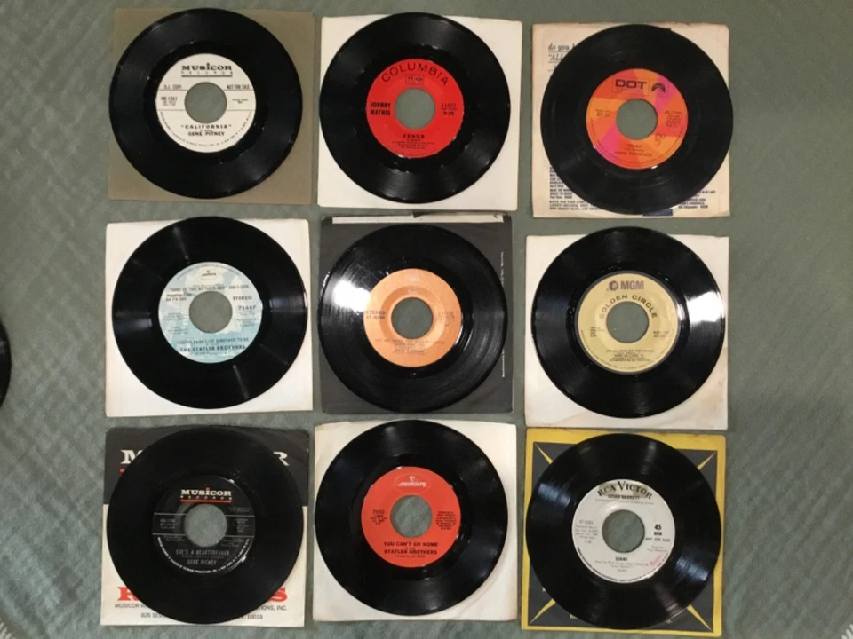 Lot of 30 1960’s 1970’s Country 45 rpm Vinyl Records Foto 2 de 4