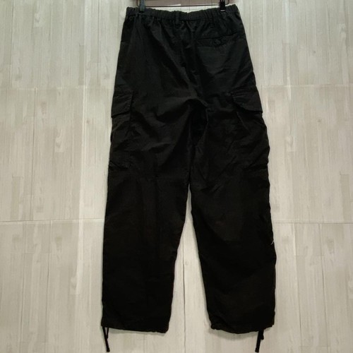 Pantalon cargo parachute large Uniqlo noir homme le plus cher taille M occasion