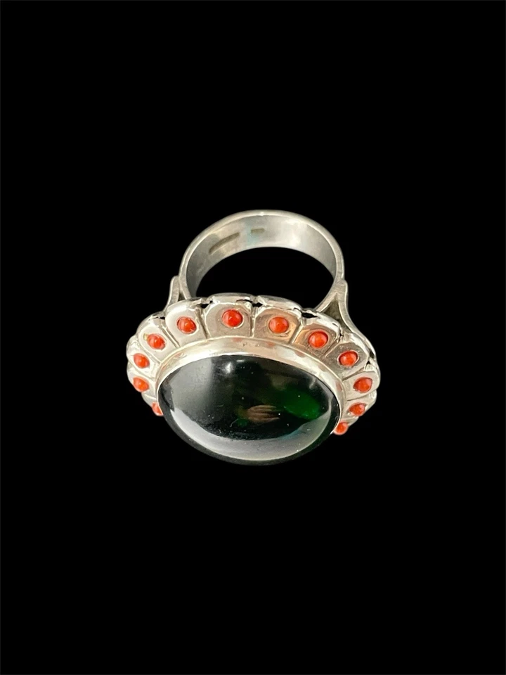 Anello Artigianale in Argento con Corallo Rosso Mediterraneo e Agata Verde - Immagine 4 di 4