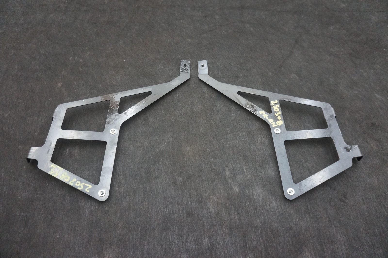 Set 2 Rear Left & Right Quarter Wing Support Bracket 11A4900CP McLaren 650S 2015