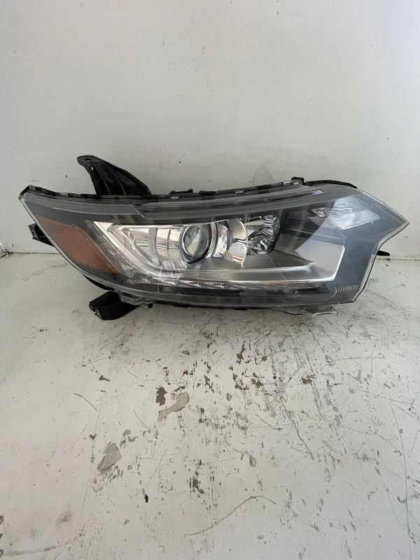 2017-2024 MITSUBISHI OUTLANDER RIGHT RH PASSENGER SIDE HEADLIGHT USED OEM