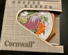 Vintage Cornwall Cheese Keeper Glass Dome Wood Tile Plate Fruit Country NEW /Tag