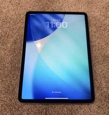 Apple iPad Pro 11 in 128GB Silver Wi Fi + 5G - Unlocked w/ Apple Magic Keyboard