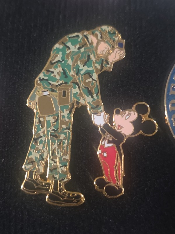 Disney Mickey Mouse Shaking Hands With Army Soldier Pin 2003 Mickey Says Thanks