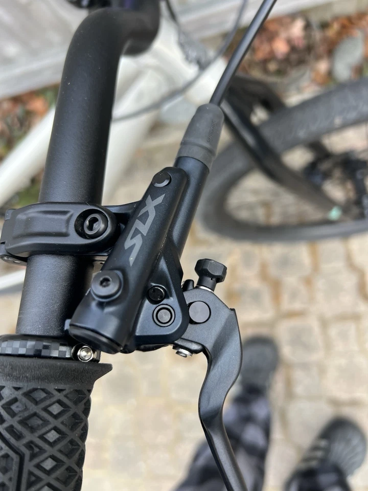 "Puente de tierra GT La Bamba 26"" con barras de deidad, vástago pulido al aceite y frenos de pinza SLX 4" Foto 4 de 4