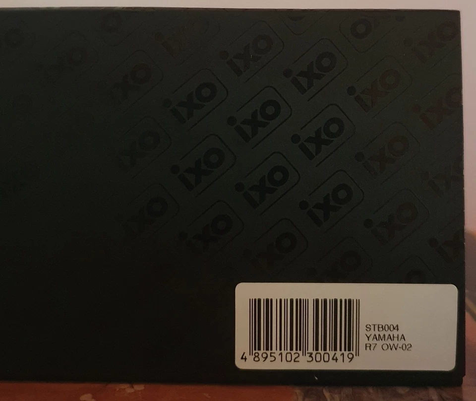 Escala 1:24 IXO, STB004 Yamaha R7 OW-02 - Imagem 2 de 2