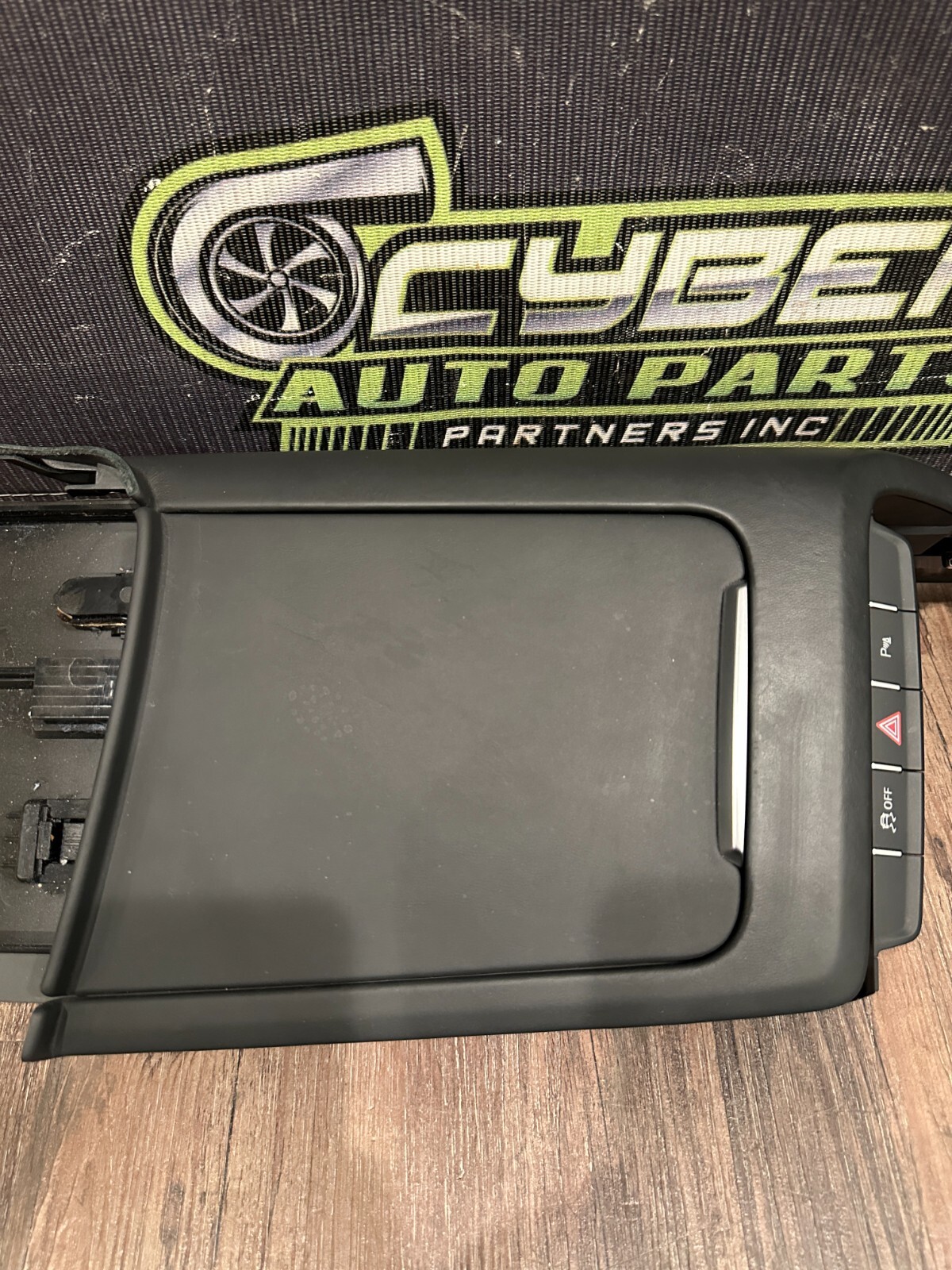 2017-18 AUDI R8 CENTER CONSOLE W CONTROLS & STORAGE COMPARTMENT OEM 4S1 863 041