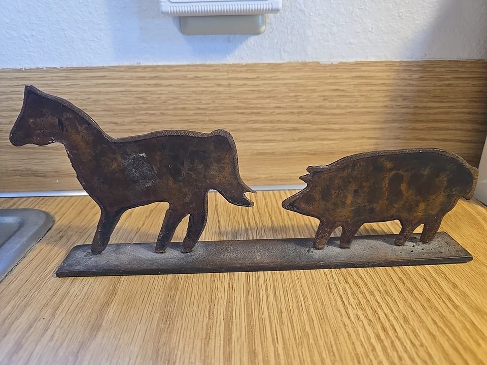 Decoración de metal rústico caballo y cerdo 11" largo 1" ancho 5" alto granja de campo  Foto 2 de 3