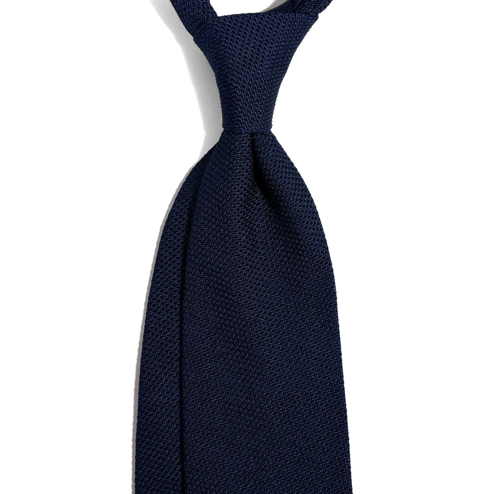 Corbata granadina de seda azul marino (Garza Fina) hecha a mano en Italia Foto 2 de 4