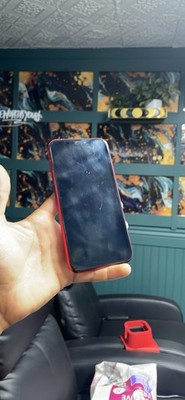 iPhone 11 -screen is in need of repairs, 64 gb, red  