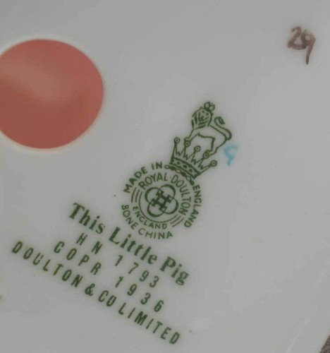 "FIGURA FINA DE COLECCIÓN REAL DOULTON DE UN NIÑO LLAMADO ""ESTE PEQUEÑO CERDO""-HN1793 - Imagen 9 de 9