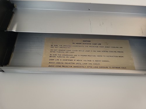 Sawyers 700 Vintage Sawyer's Rotomatic 2X2 Slide Peojector No Remote Or Cords - Picture 4 of 5