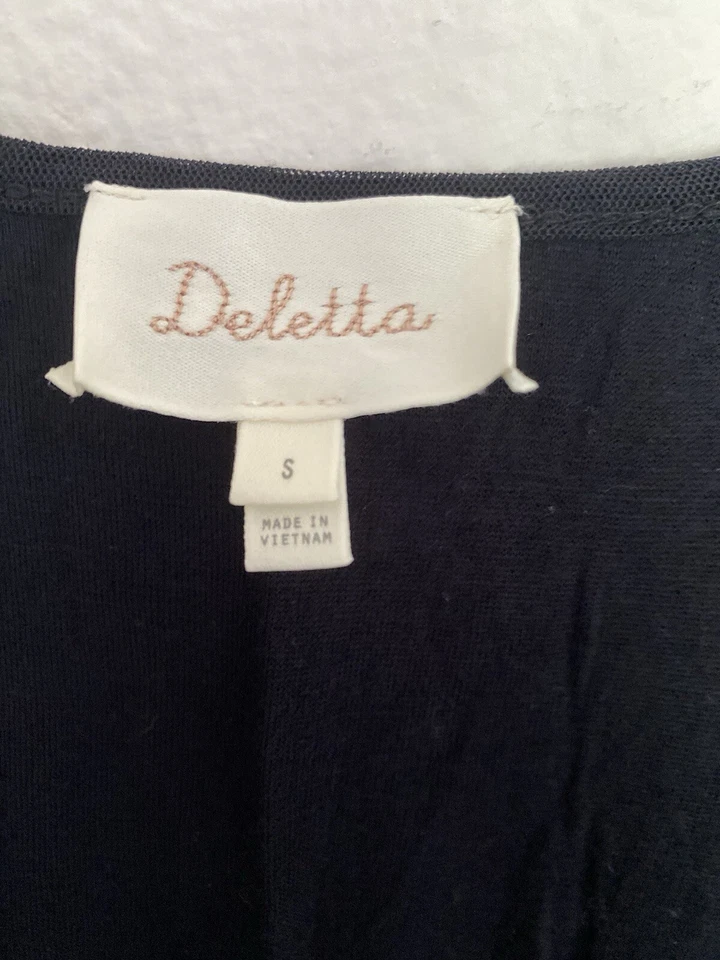 Blusa Deletta Anthropologie preta de náilon malha em camadas com babados Amaris pequena - Imagem 3 de 3