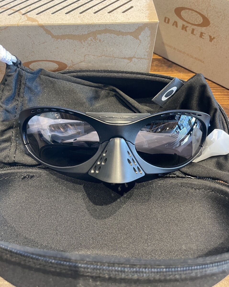 NEW OAKLEY PLANTARIS MATTE BLACK PRIZM GREY TRAVIS SCOTT NEW OAKLEY PLANTARIS MATTE BLACK PRIZM GREY TRAVIS SCOTT