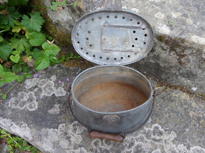 Ancienne goujonnière tôle zinc seau à poisson matériel pêche