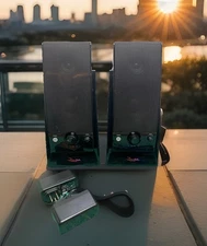 Rocketfish RF-WS01 Wireless Bookshelf Speakers Set (2) w/power Chords MINT