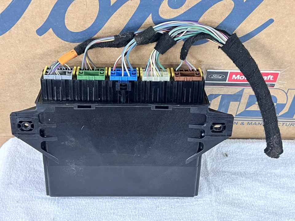 Ford Explorer 2011-2015 módulo de relé multifunción OEM (probado) BB5T-15604-BP Foto 3 de 4
