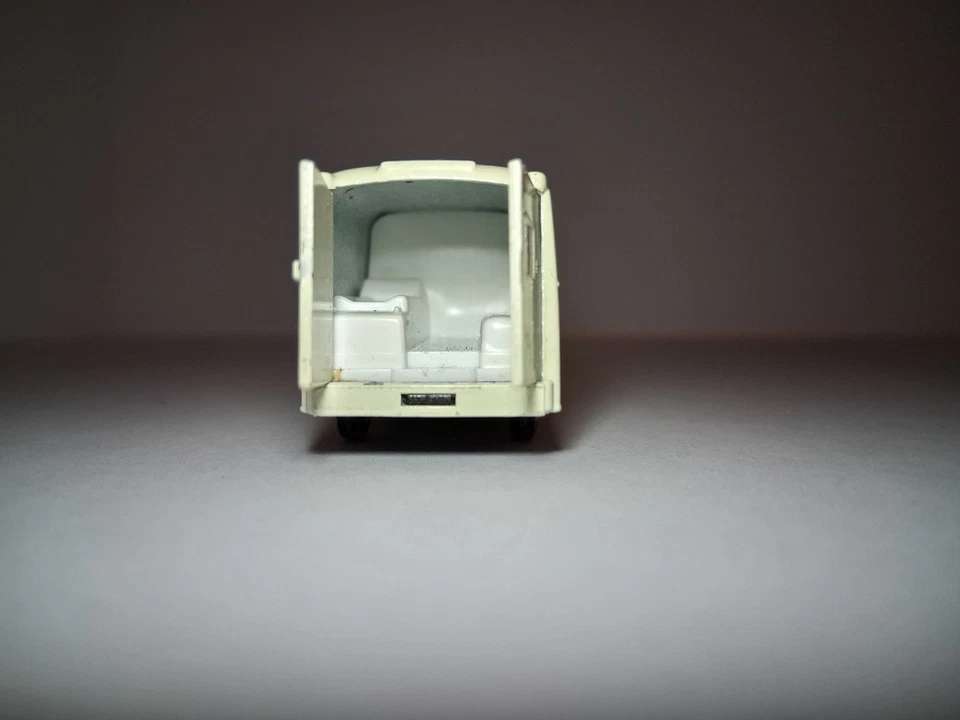 Ambulancia Lesney Matchbox No.14 Lomas - Juguete coleccionable fundido a presión de colección Foto 4 de 4