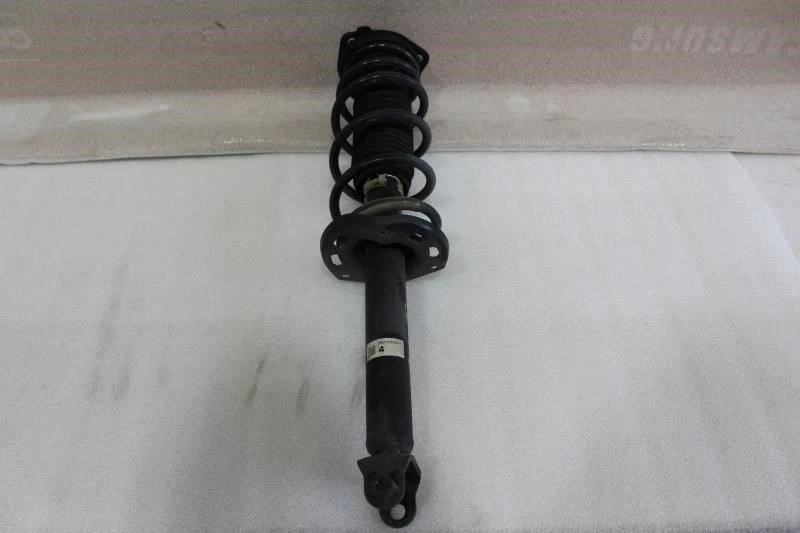 Infiniti Q70 2017 lado del conductor izquierdo muelle de puntal trasero 3,7 L tracción trasera Foto 2 de 4