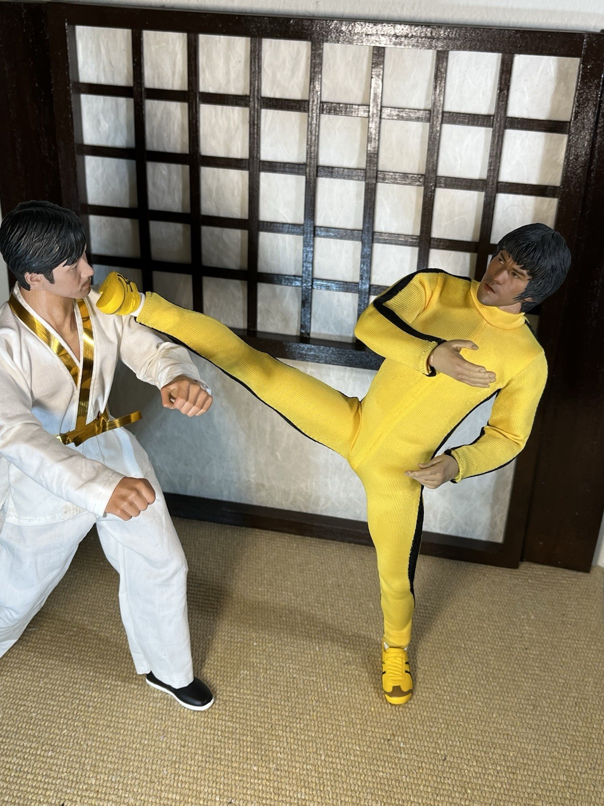 BRUCE LEE GAME OF DEATH 1:6 ACTION FIGURE & HAKKIDO MAN-2 FIGURES + WEAPONS. thumbnail 18